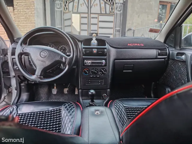 Opel Astra G 2001 · 1.6 MT
