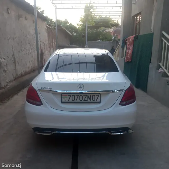 Mercedes-Benz C class 2016 · 2.0 AT