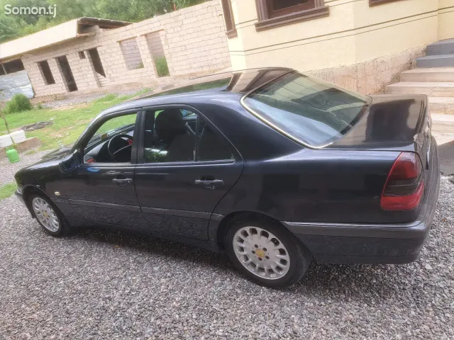 Mercedes-Benz C class 2000 · 1.8 MT
