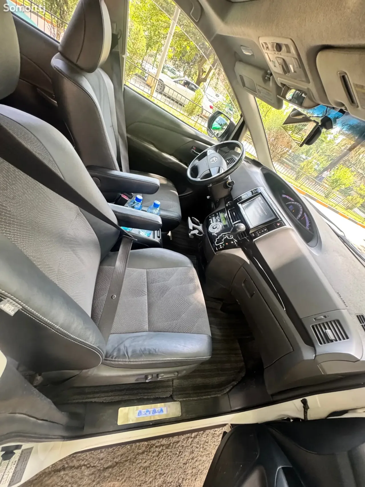 Toyota Estima 2014 · 2.4 AT
