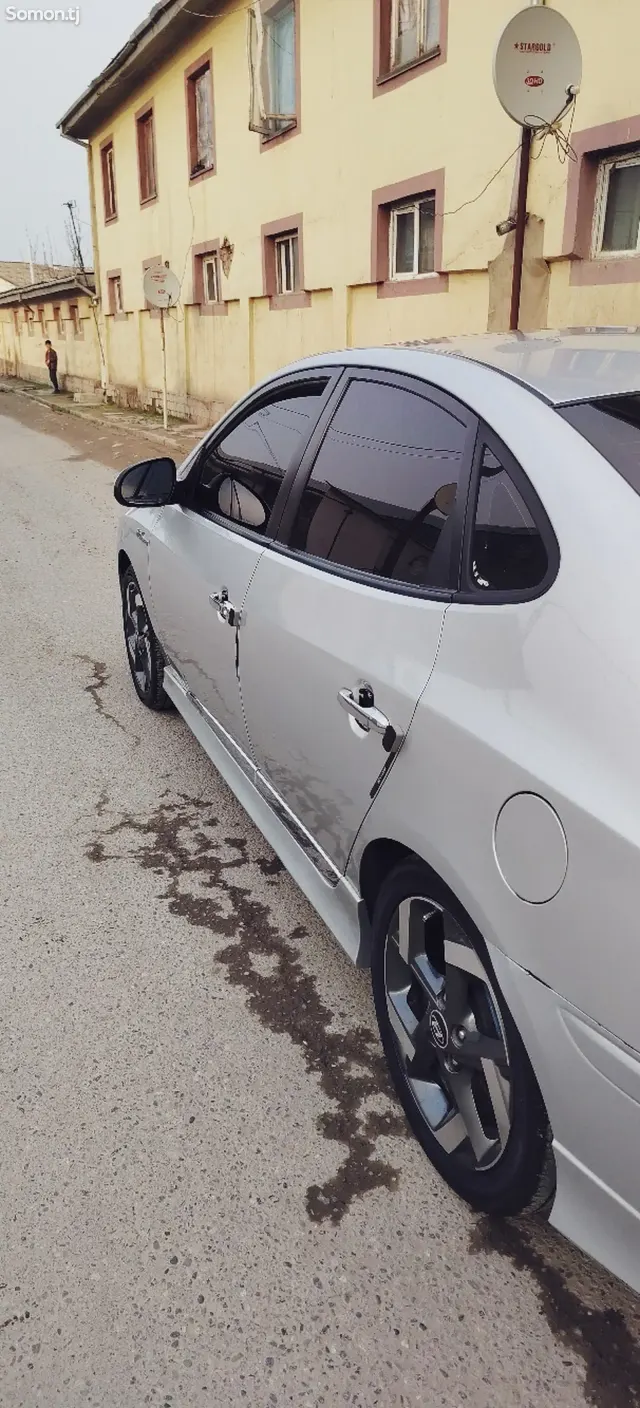 Hyundai Avante 2010 · 1.8 AT