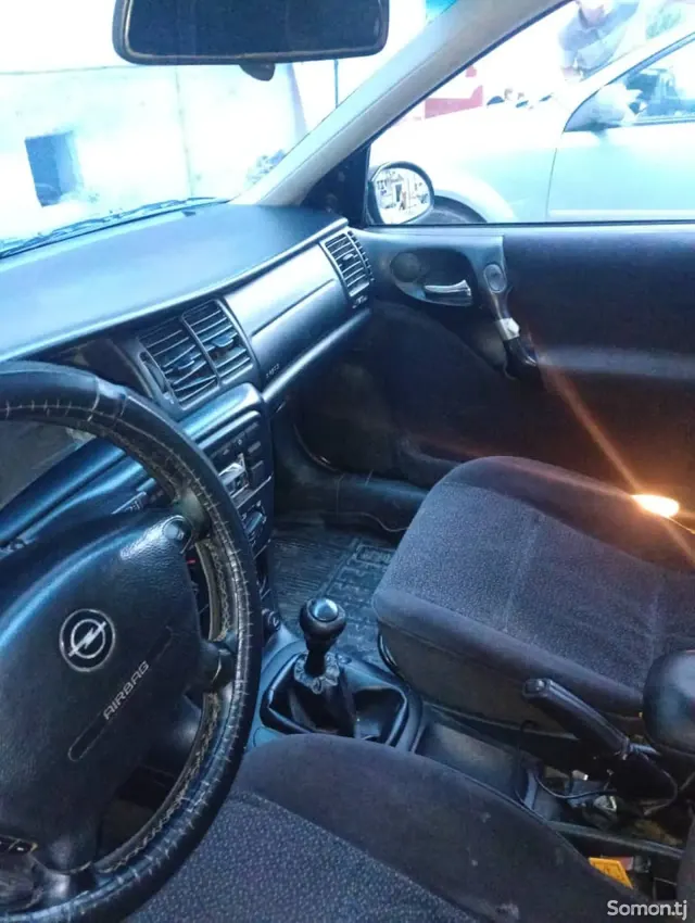 Opel Vectra B 2000 · 1.6 MT