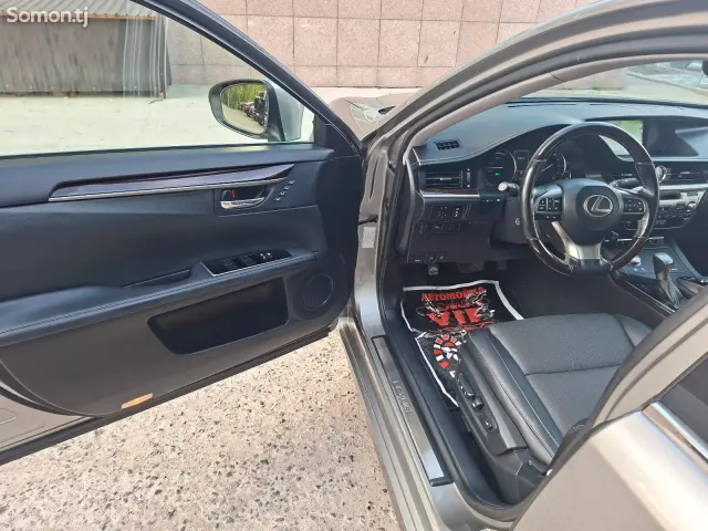 Lexus ES series 2018 · 2.5 AT