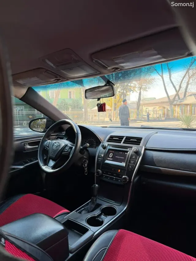 Toyota Camry 2017 · 2.5 AT