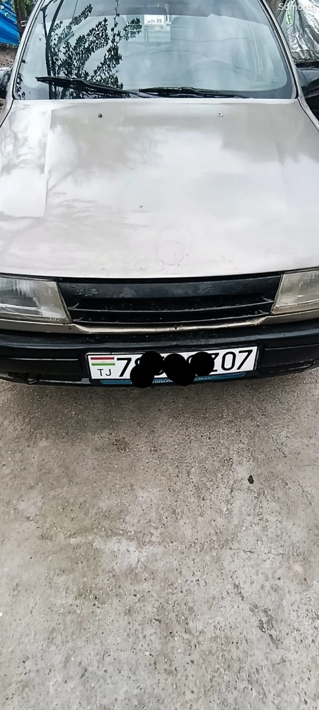 Opel Vectra A 1990 · 1.6 MT