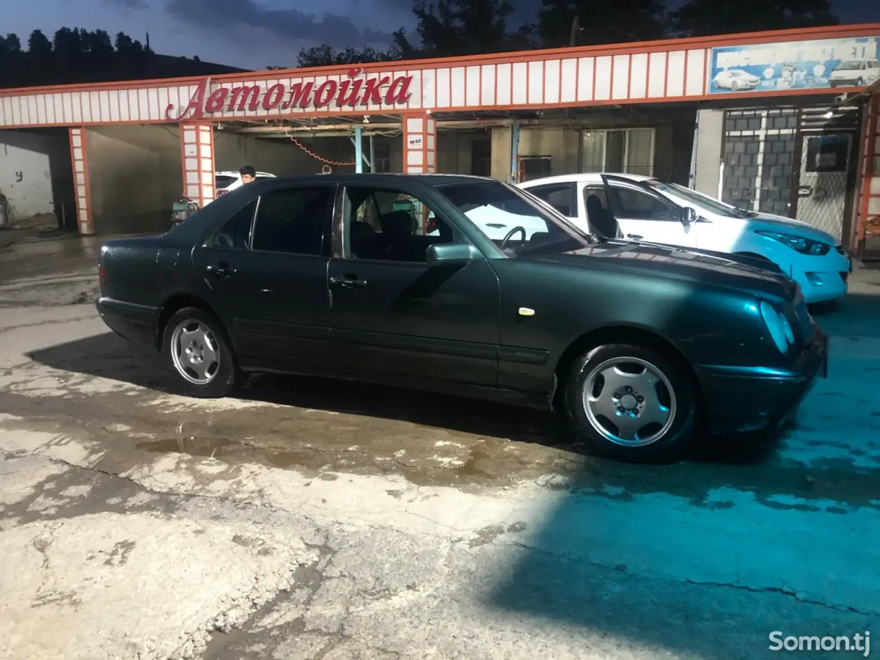 Mercedes-Benz E class 1995 · 2.0 AT