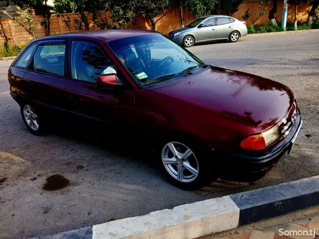 Opel Astra F 1991 · 1.6 MT