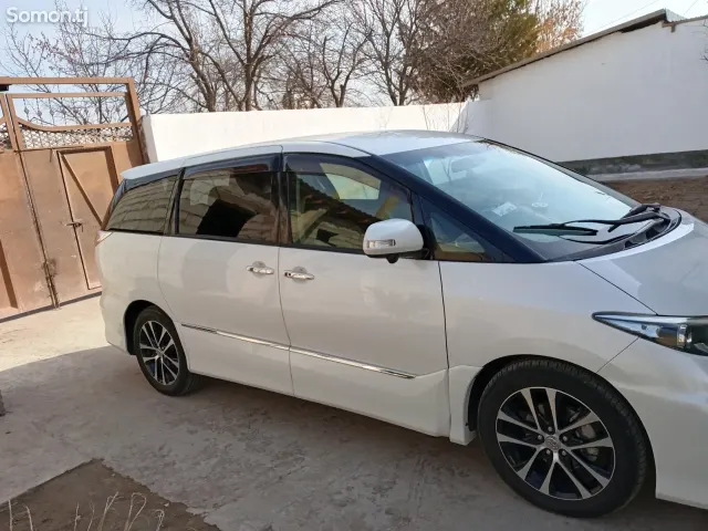 Toyota Estima 2015 · 2.4 AT