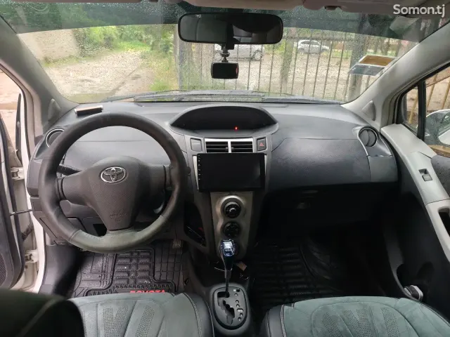 Toyota Vitz 2009 · 1.5 AT