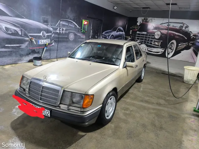 Mercedes-Benz W124 1992 · 2.5 MT