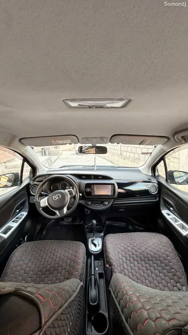 Toyota Vitz 2014 · AT