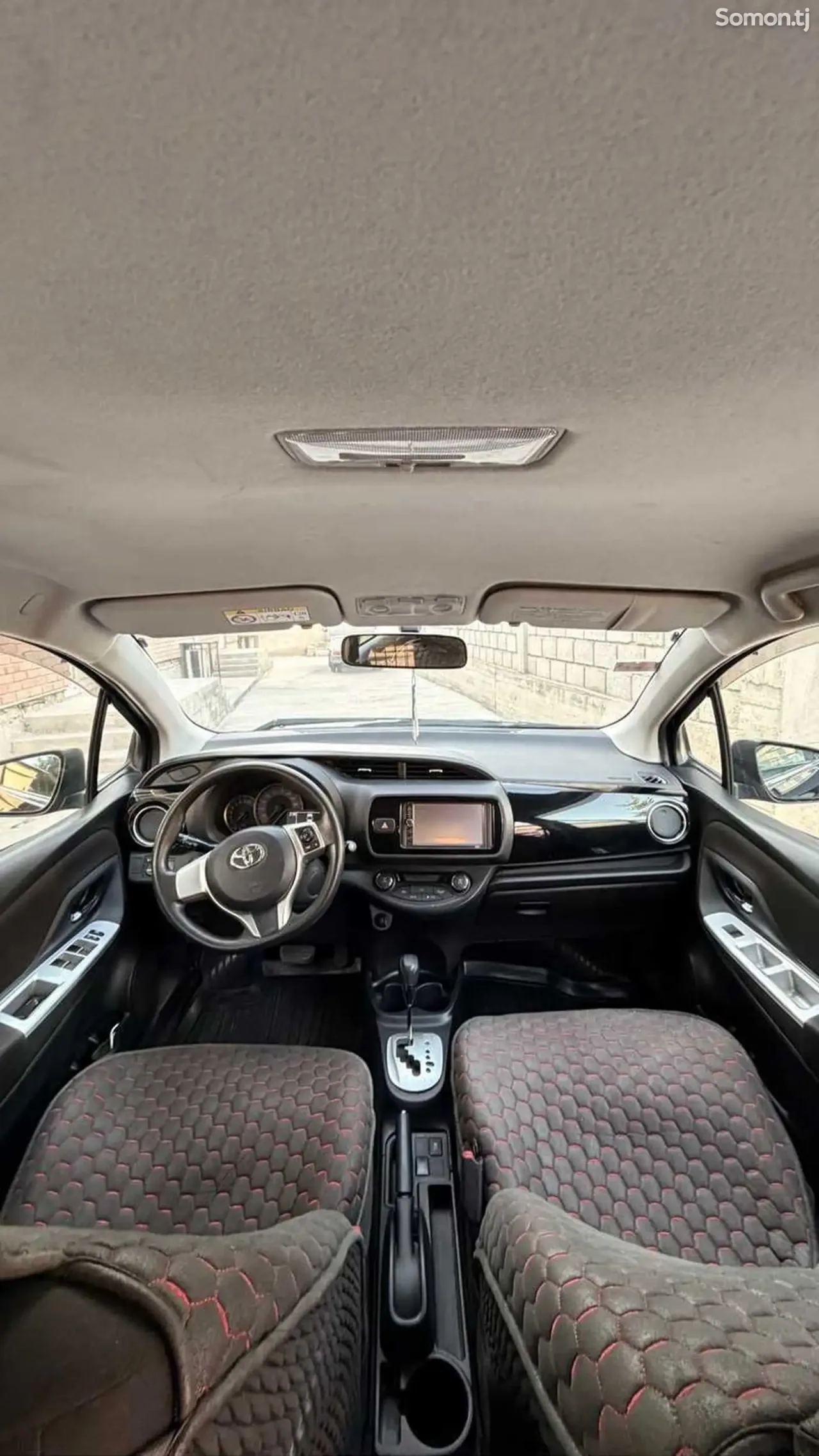 Toyota Vitz 2014 · AT