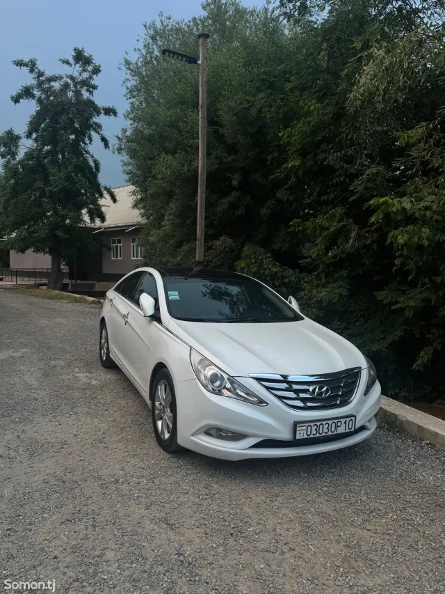 Hyundai Sonata 2011 · 2.0 AT