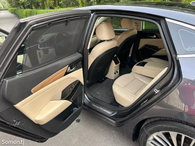 Kia K7 2019 · 2.4 AT