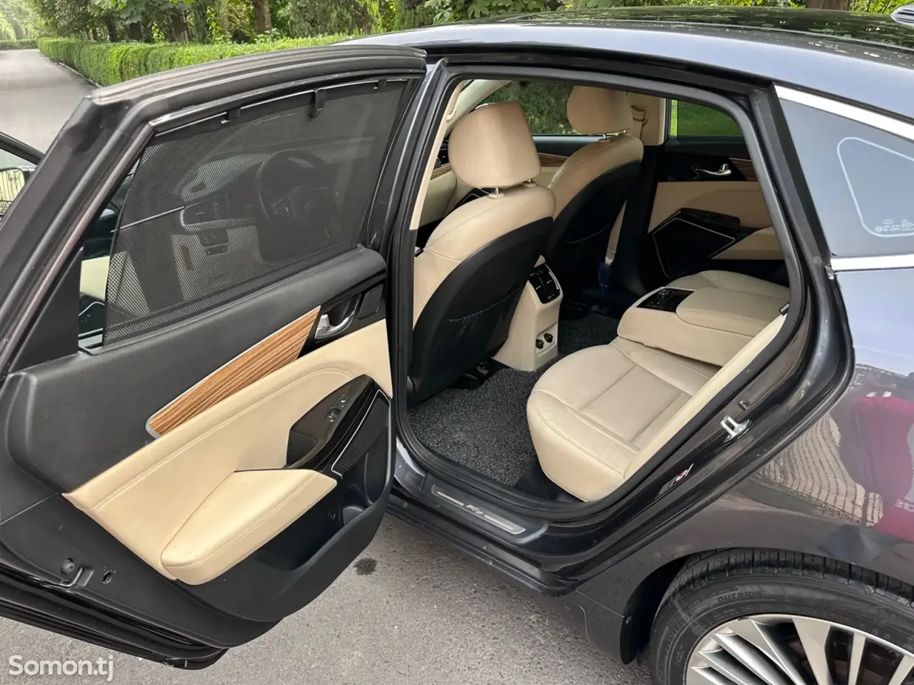 Kia K7 2019 · 2.4 AT