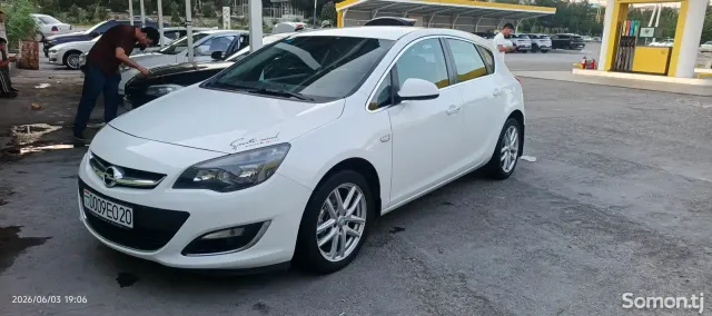 Opel Astra J 2014 · 1.6 AT