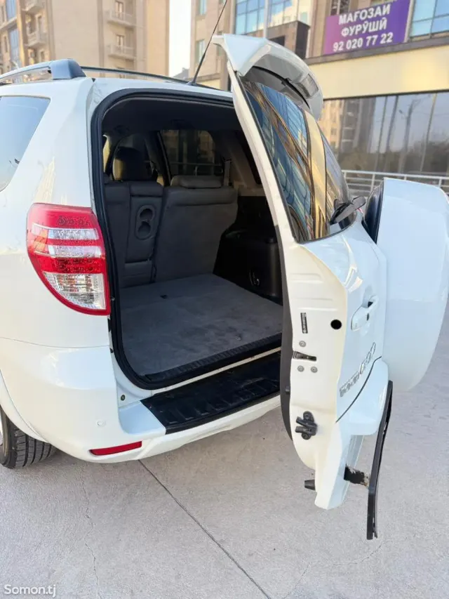 Toyota RAV 4 2011 · 2.5 AT