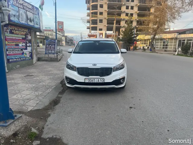 Kia Carnival 2015 · 2.2 AT
