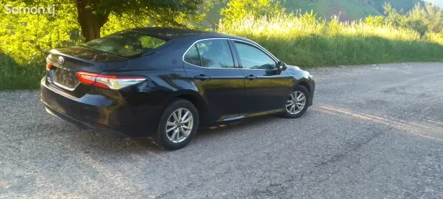 Toyota Camry 2018 · 2.0 AT