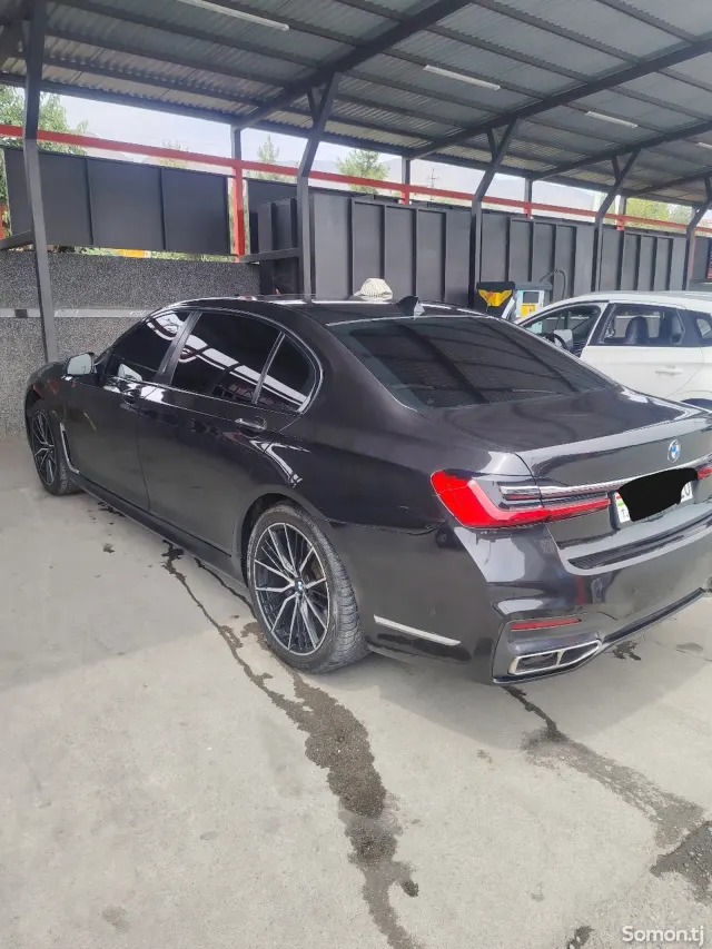 BMW 7 series 2012 · 4.4 AT