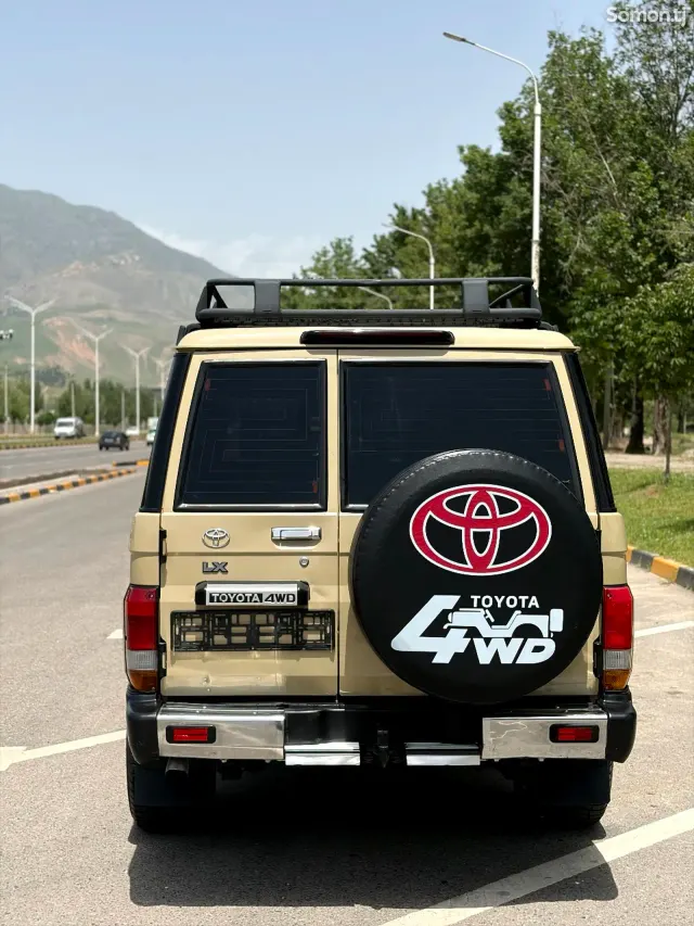Toyota Land Cruiser 2012 · 4.7 MT