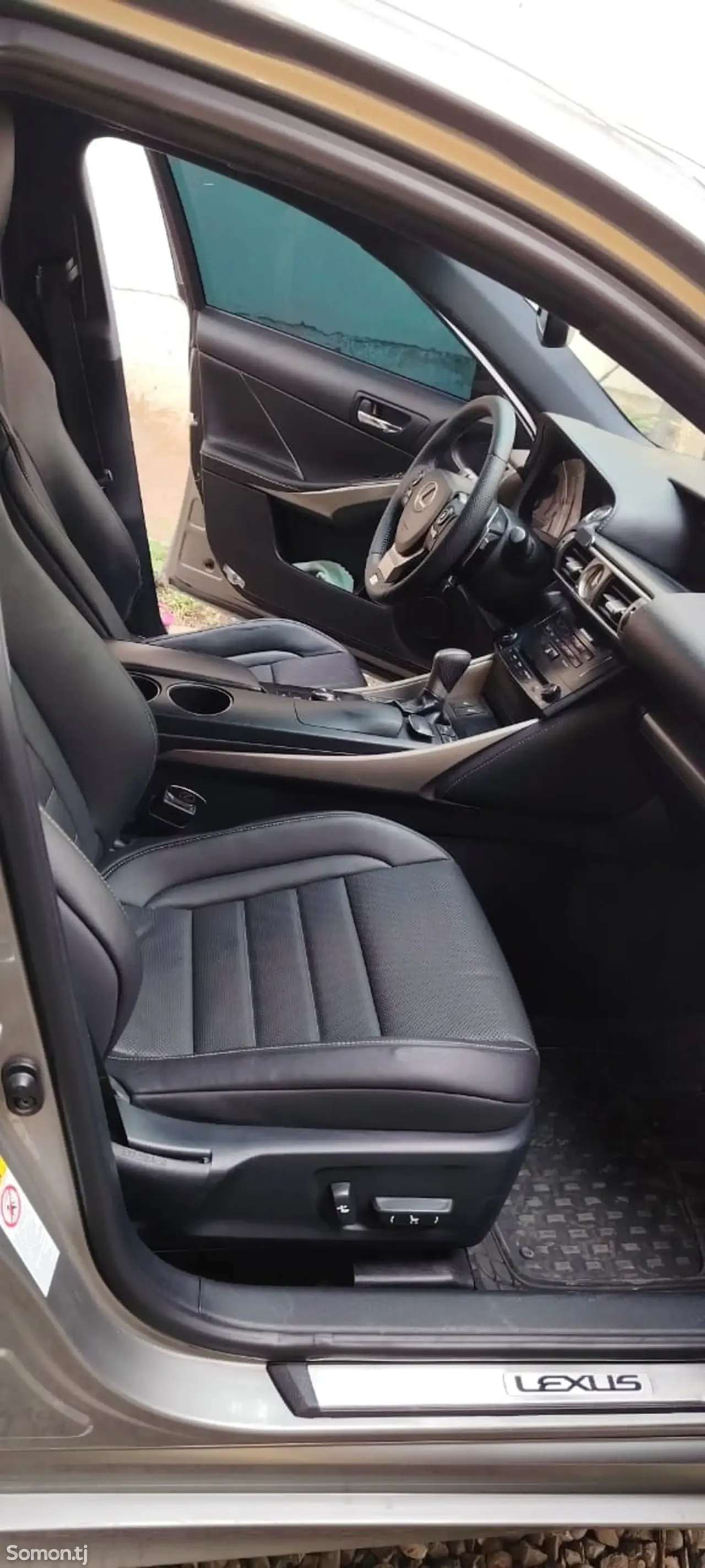 Lexus IS series 2014 · 3.5 AT