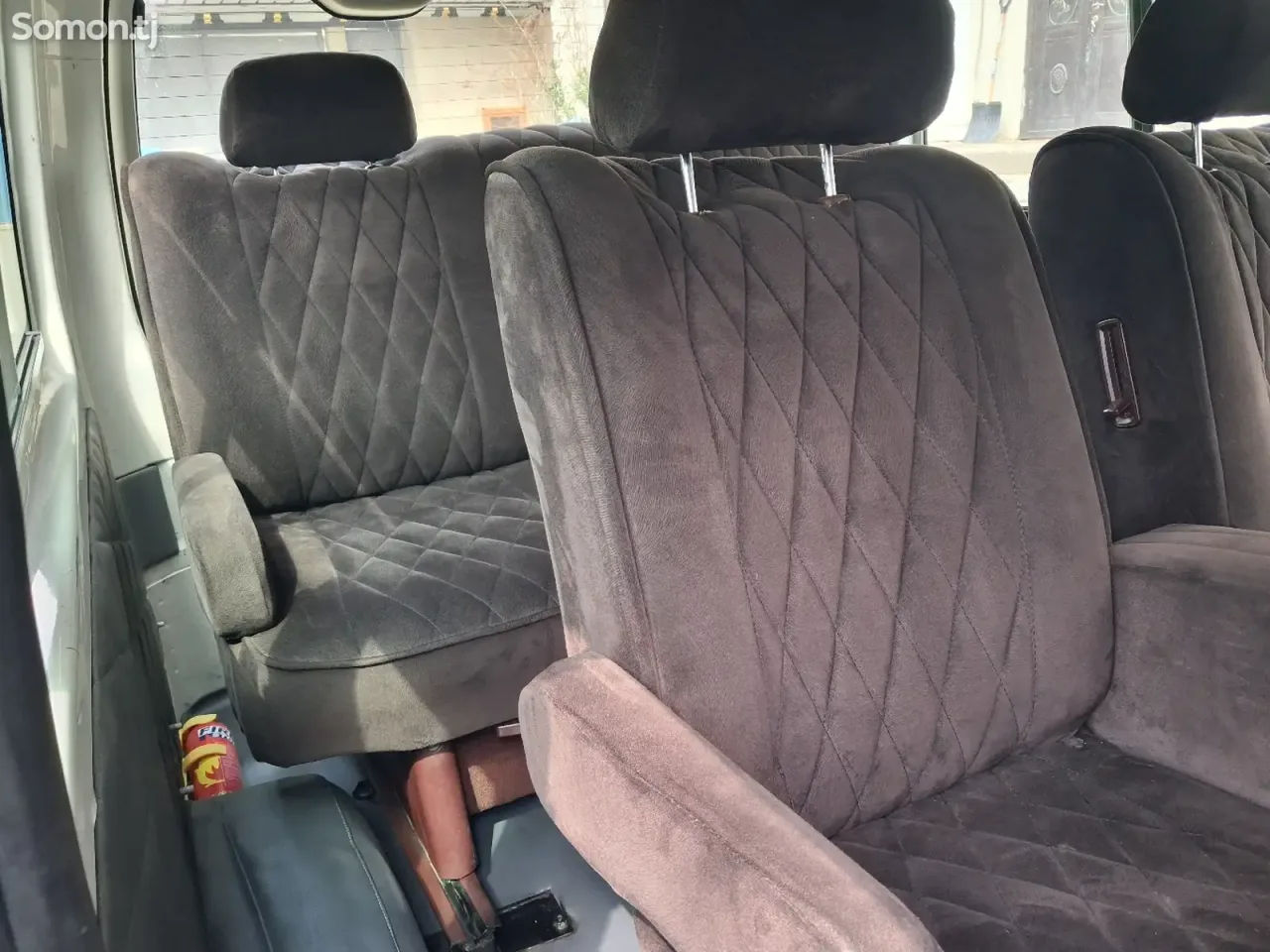 Toyota HiAce 2007 · 2.4 MT
