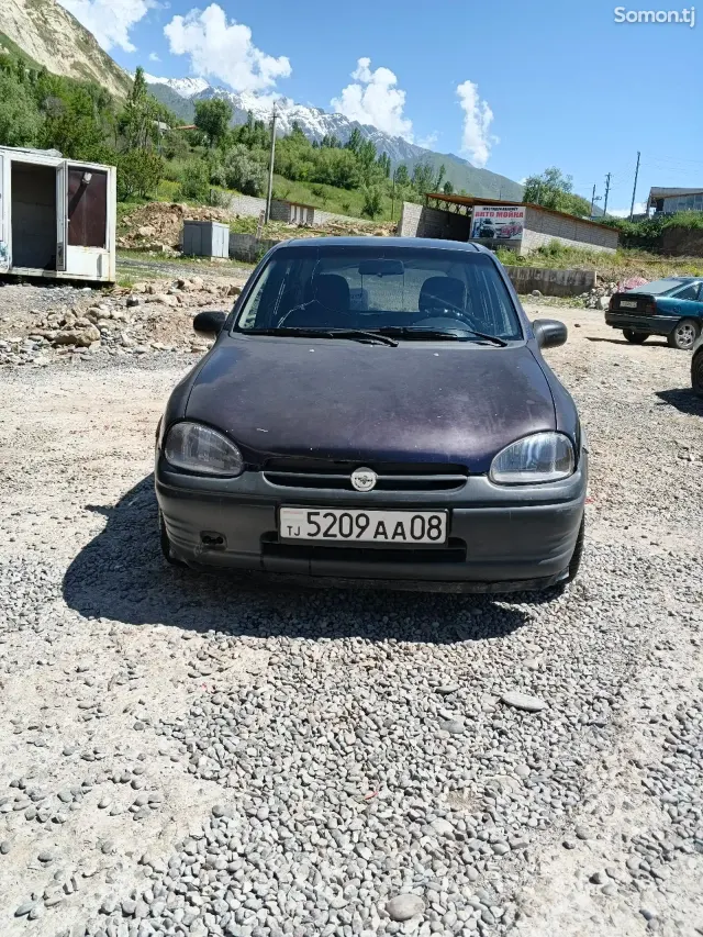 Opel Corsa 1996 · 1.4 MT