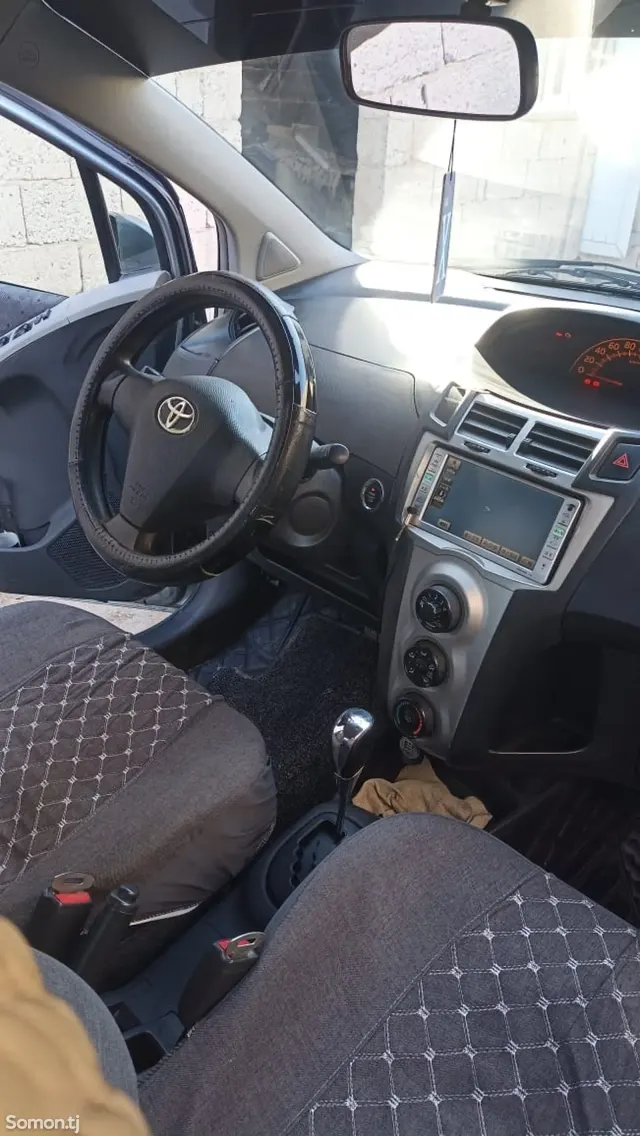 Toyota Vitz 2009 · 1.3 AT