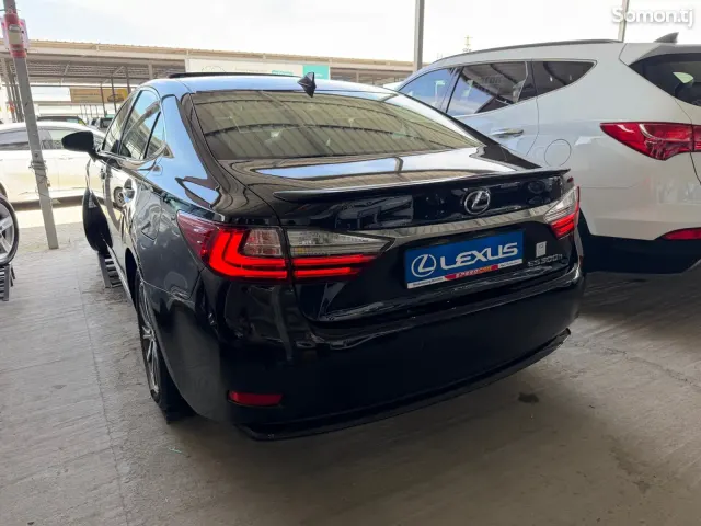 Lexus ES series 2016 · 2.5 AT
