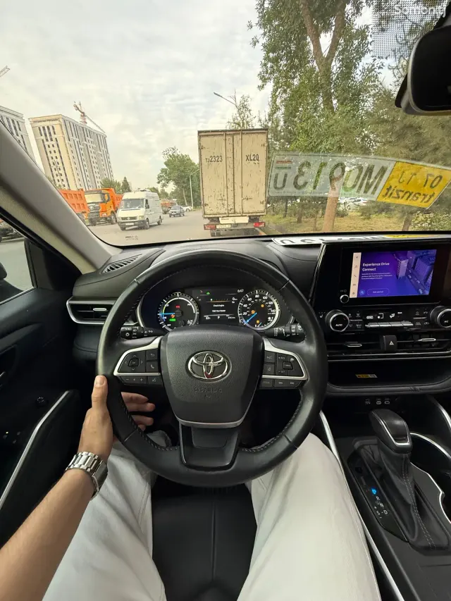Toyota Highlander 2023 · 2.5 AT