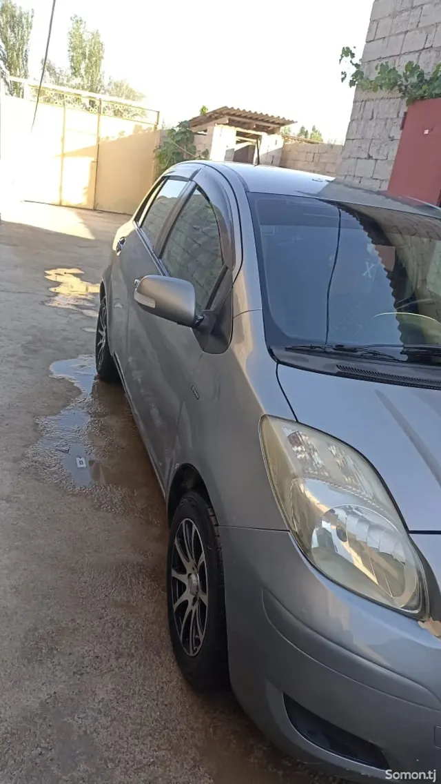 Toyota Vitz 2009 · 1.3 AT