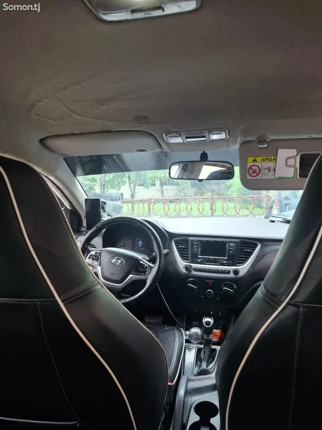 Hyundai Solaris 2017 · 1.6 AT