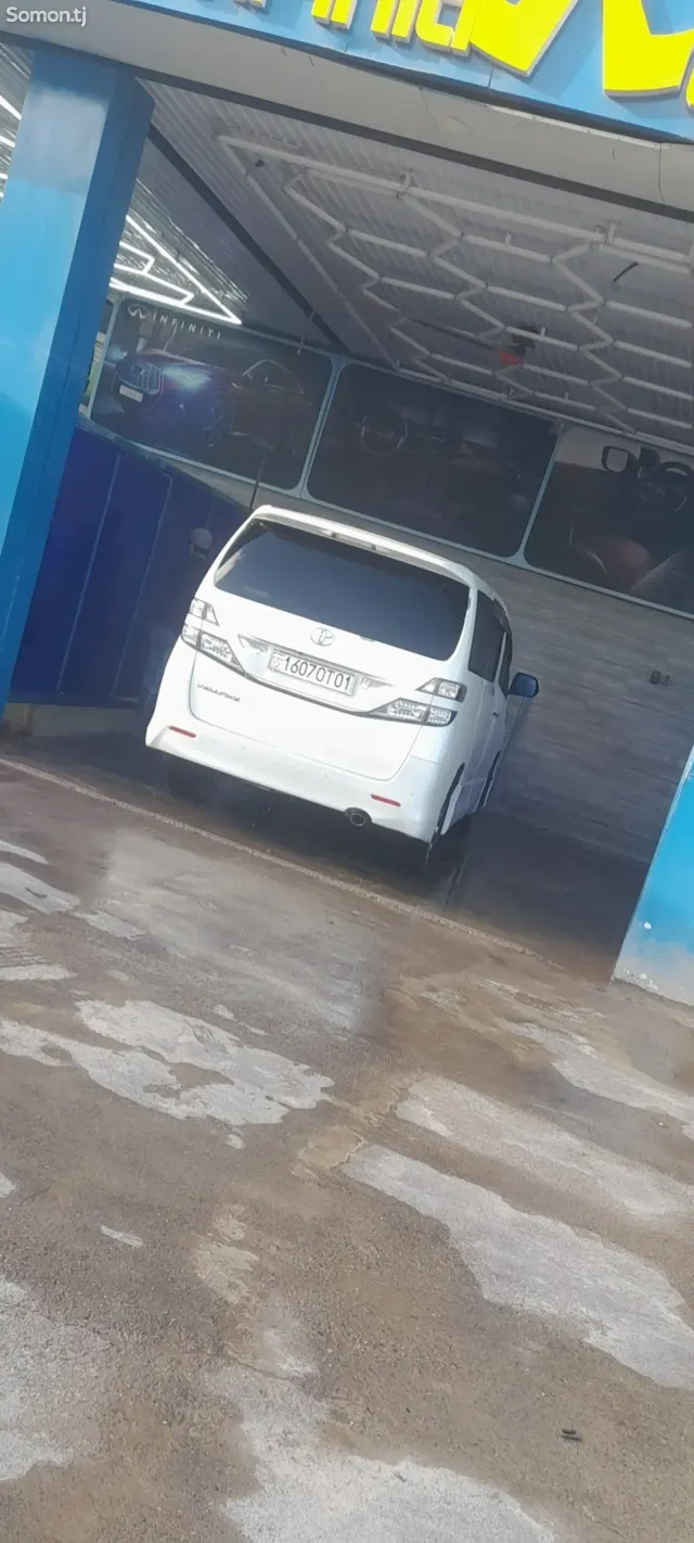 Toyota Vellfire 2010 · 2.4 AT