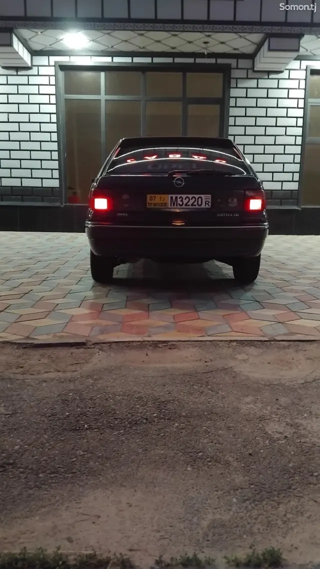 Opel Astra F 1997 · 1.6 MT