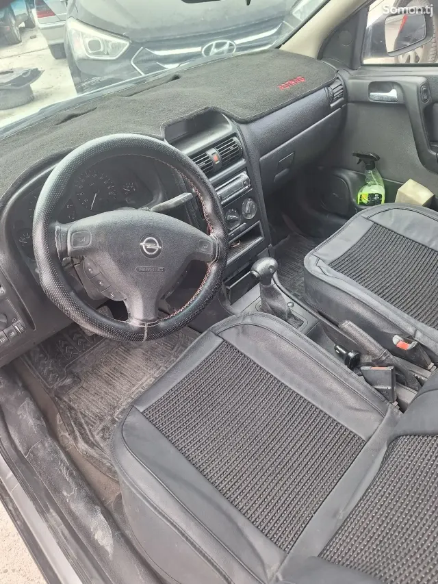 Opel Astra G 1998 · 1.6 AT