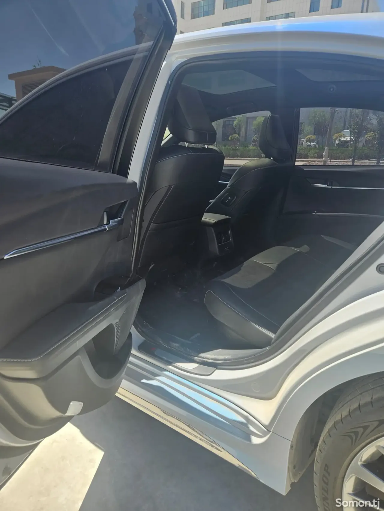Toyota Camry 2025 · 2.0 AT