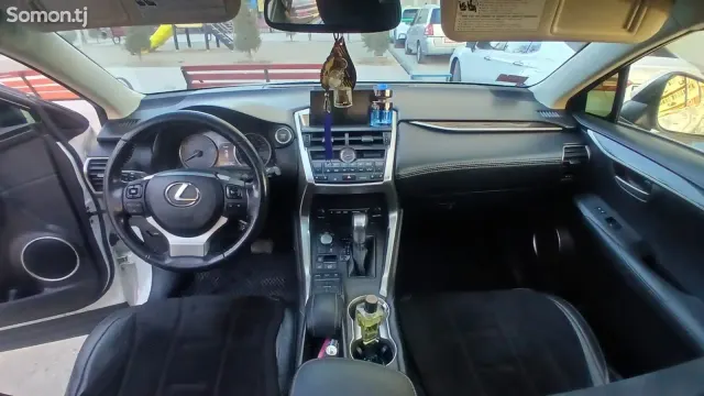 Lexus NX series 2015 · 2.0 AT