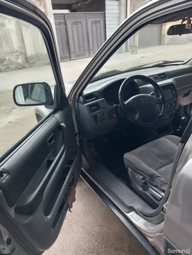 Honda CR-V 1998 · 2.4 MT