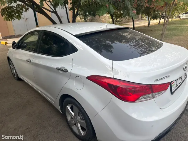 Hyundai Avante 2011 · 1.6 AT