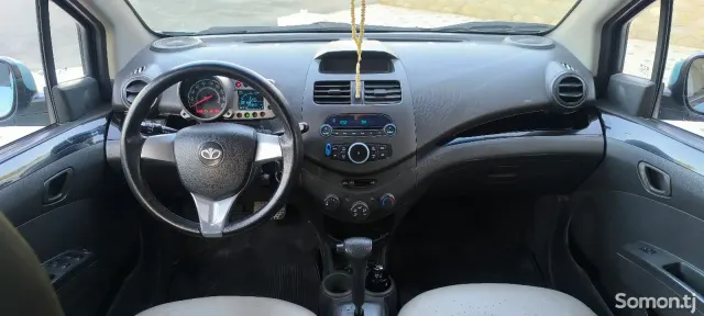 Chevrolet Spark 2010 · 1.1 AT