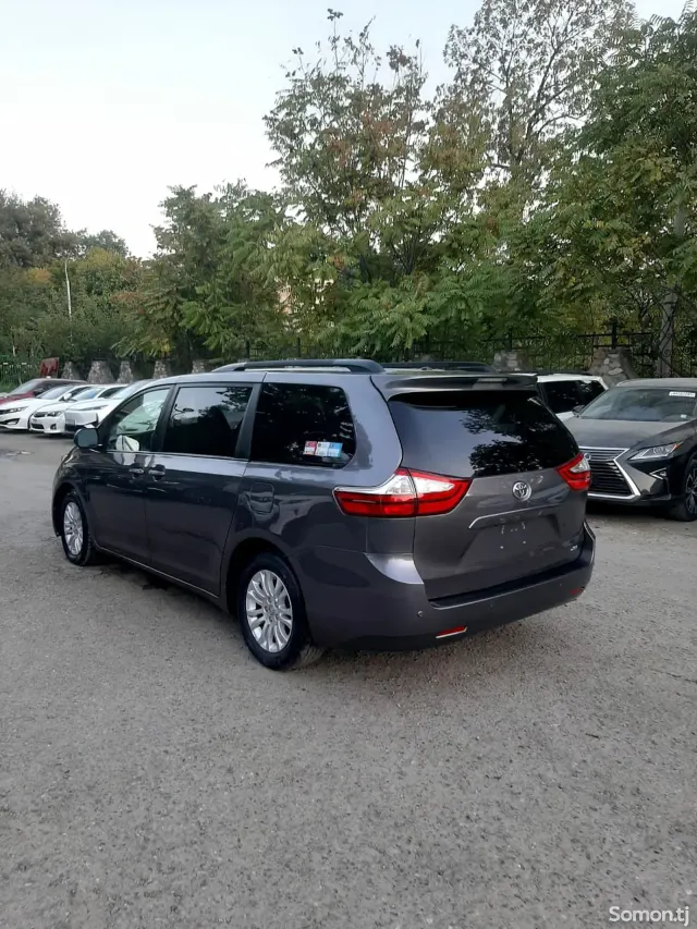 Toyota Sienna 2017 · 3.5 AT