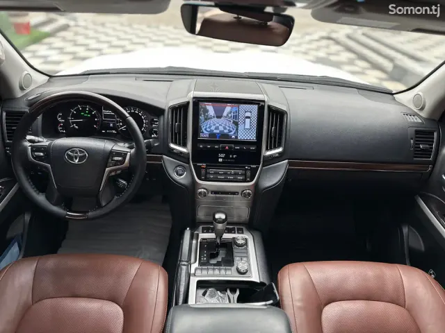 Toyota Land Cruiser 2018 · 4.6 AT