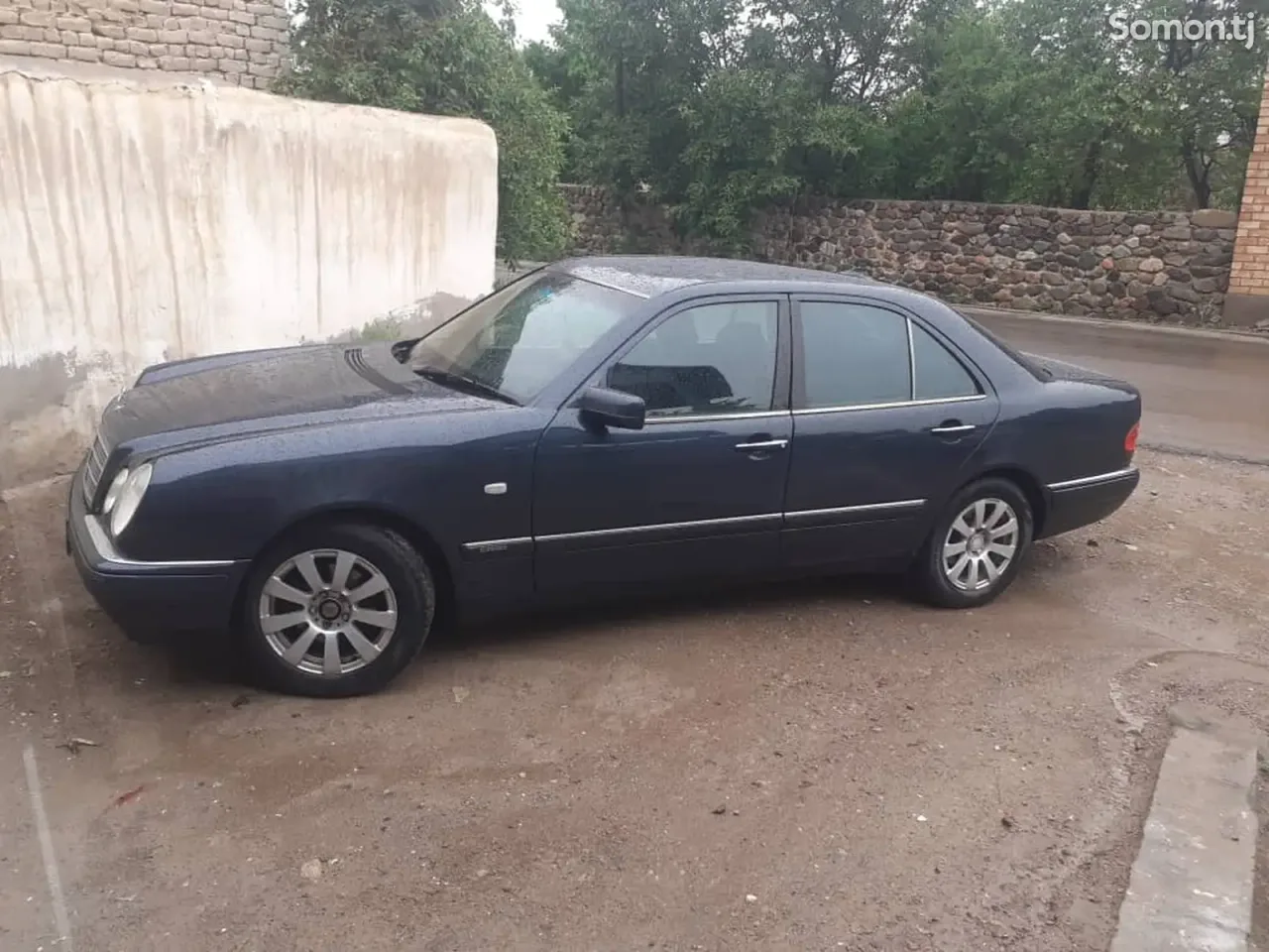 Mercedes-Benz E class 1997 · 2.0 MT