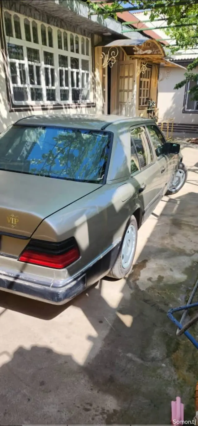 Mercedes-Benz W124 1987 · 1.8 MT