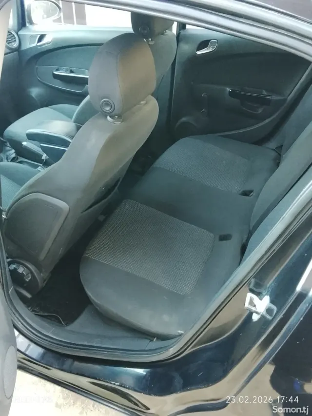 Opel Corsa 2010 · 1.6 MT