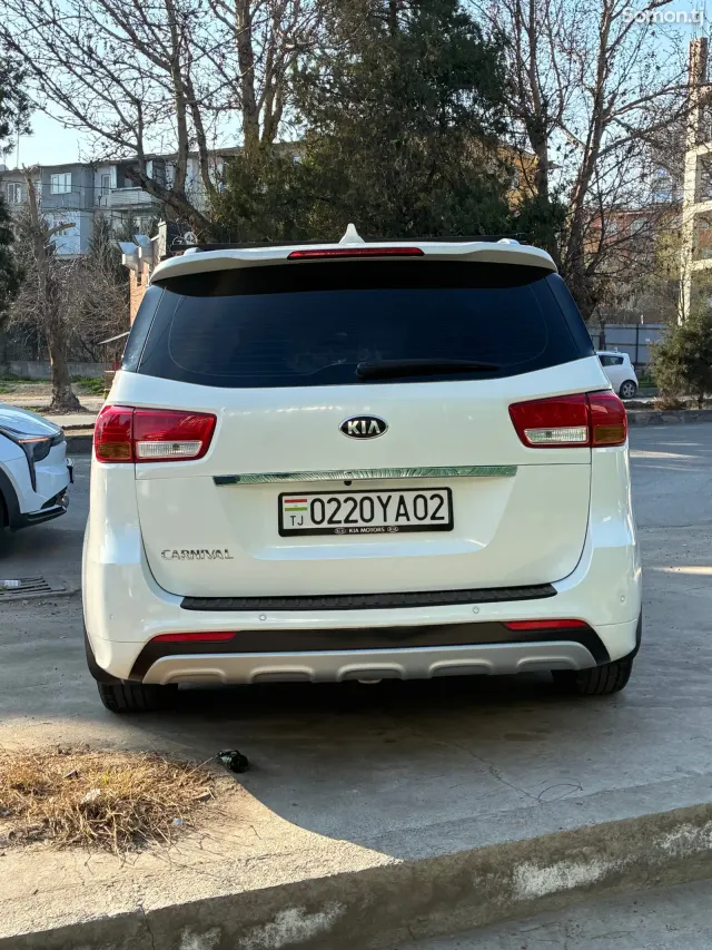 Kia Carnival 2016 · 2.2 AT