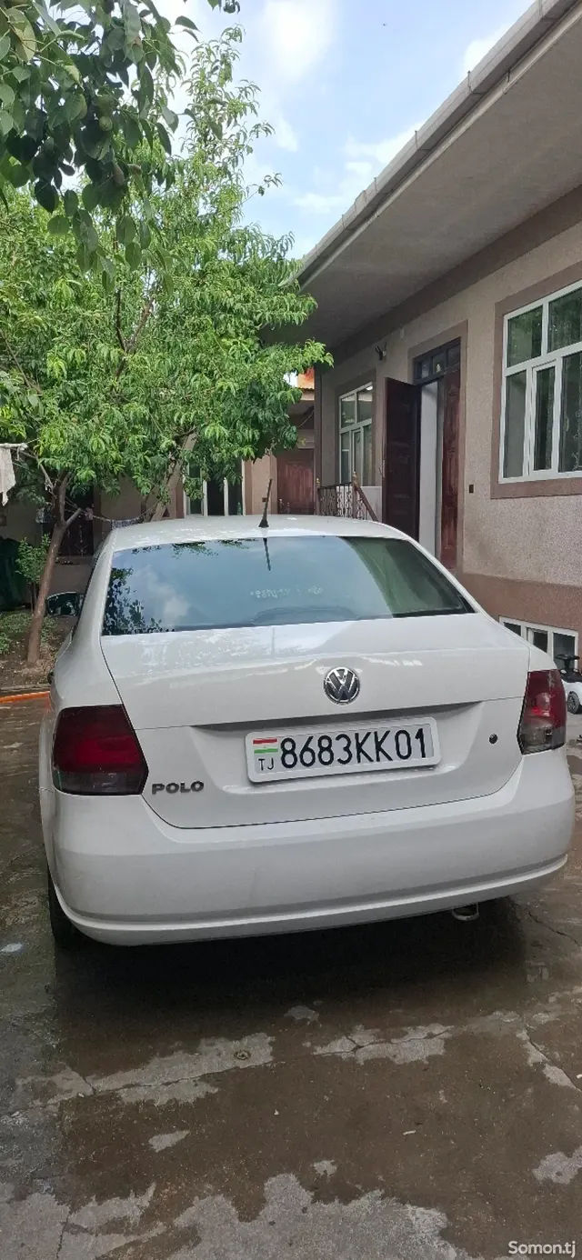 Volkswagen Polo 2013 · 1.6 MT