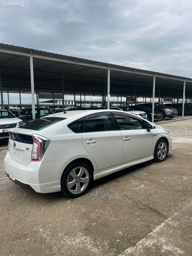 Toyota Prius 2014 · 1.8 AT