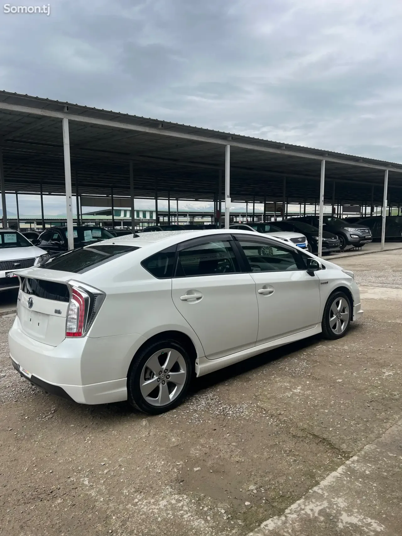 Toyota Prius 2014 · 1.8 AT